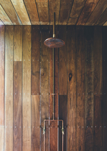 little cove beach house shower