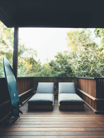 little cove beach house deck