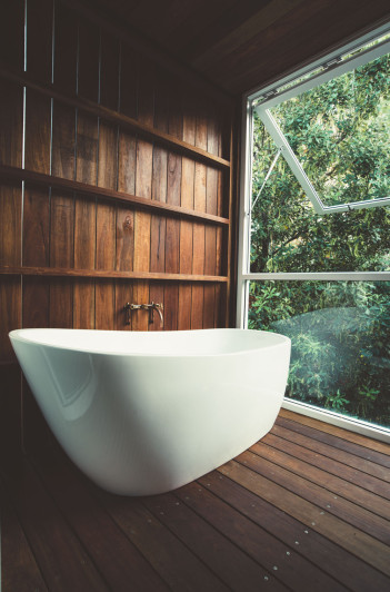 little cove beach house bathroom