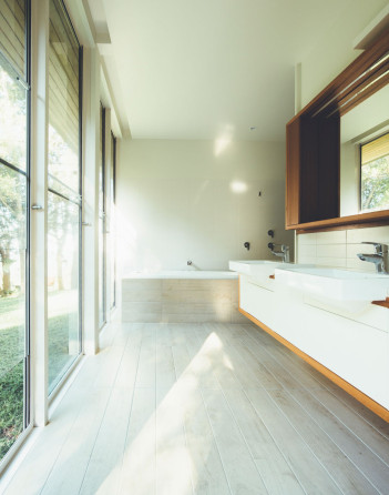 sunshine coast hinterland house bathroom