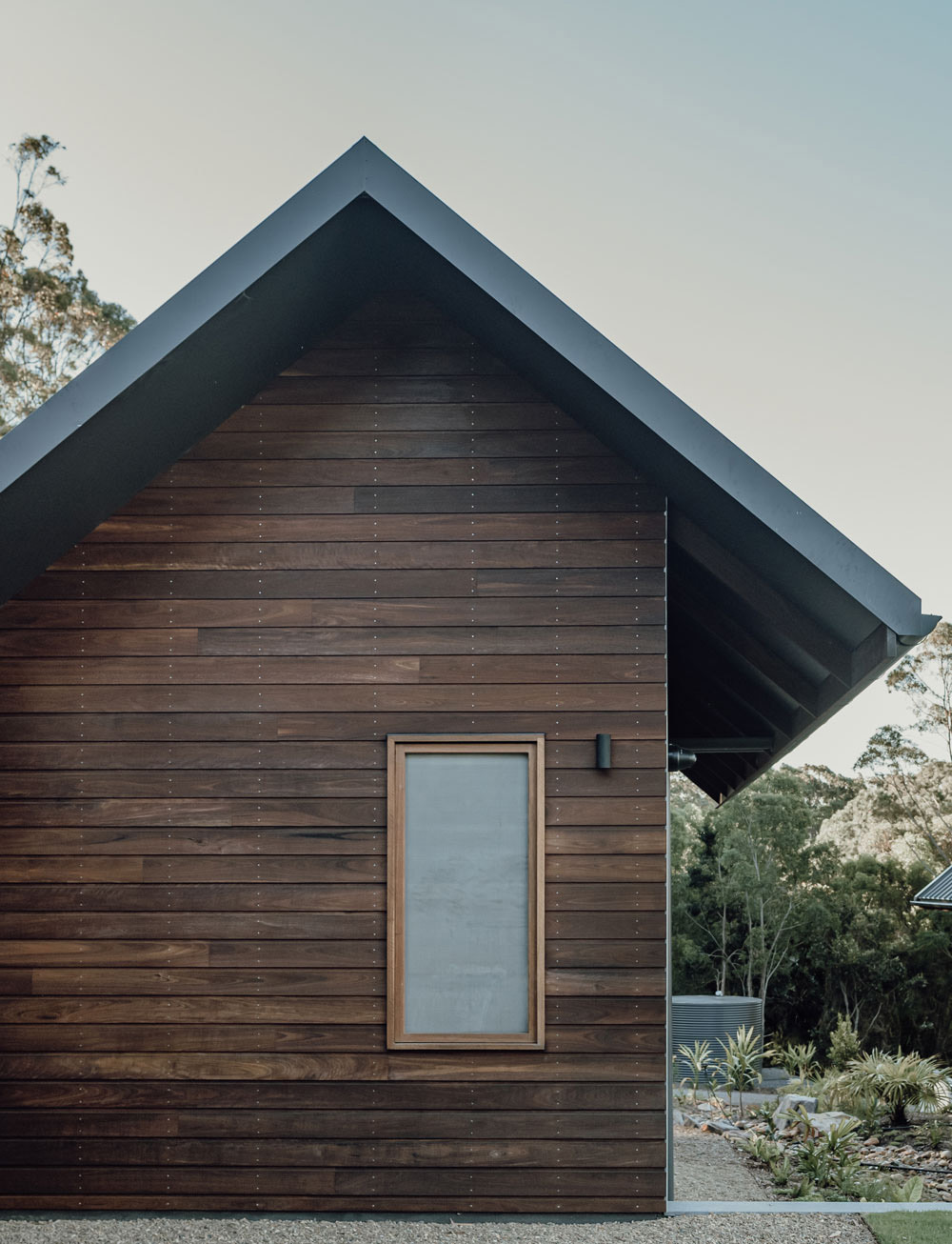 The house utilises natural light and<br />
ventilation, so the inhabitants can feel the day and the seasons.