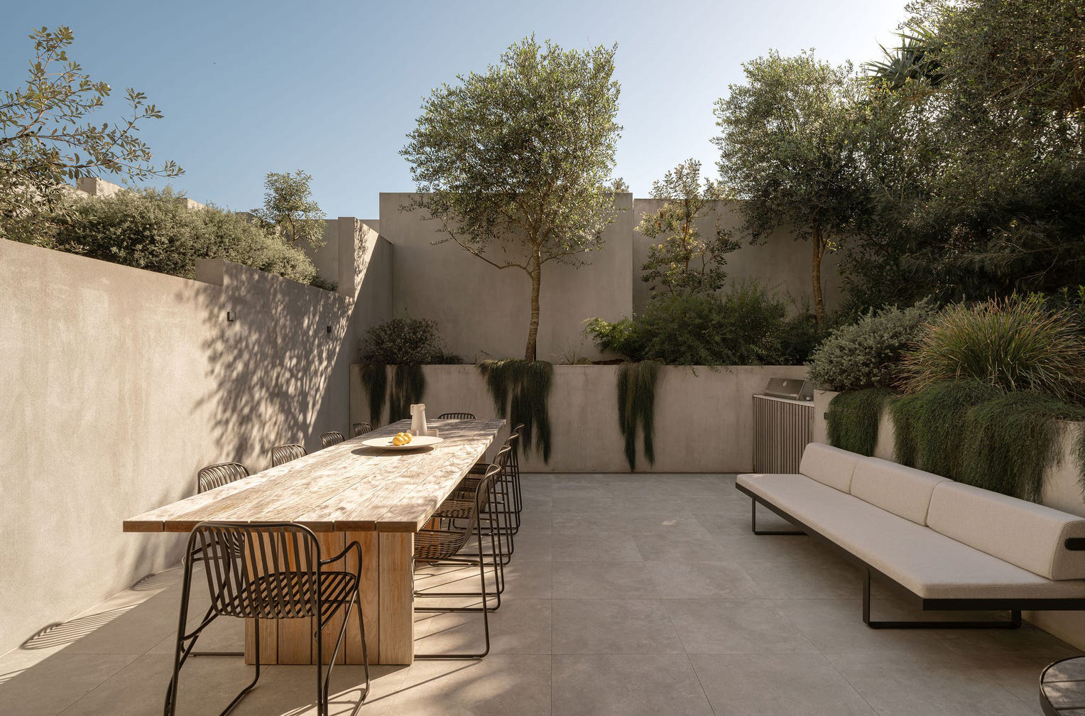 sealand banksia house 2 house needed to be built on a steep site and not exceed the maximum building height.