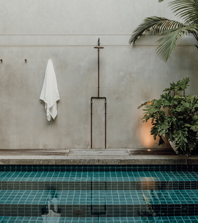 The owners enjoy sitting in the pool reading a book or soaking in the outdoor bath with a glass of wine and looking into the rainforest