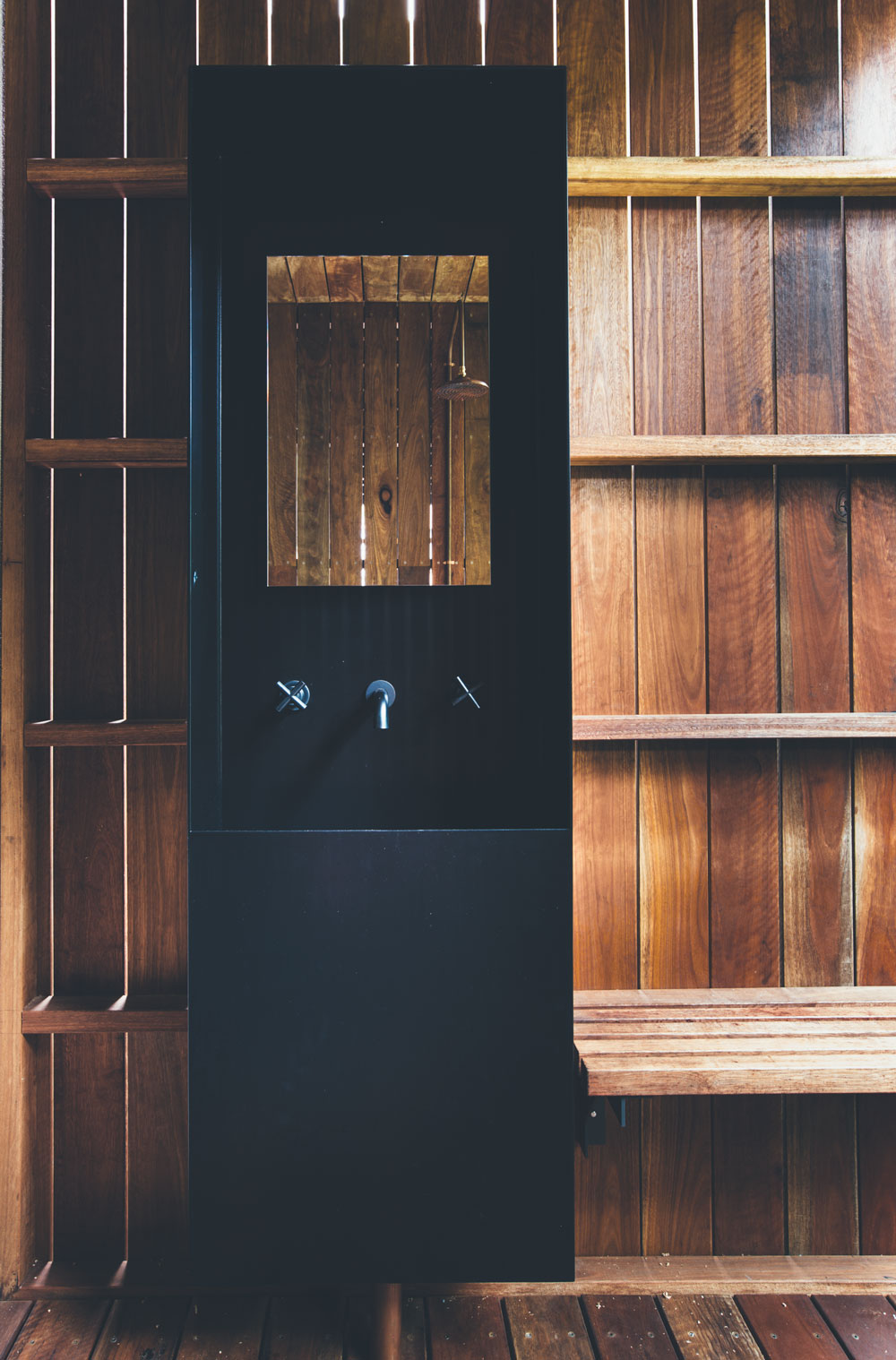 we<br />
designed the new bathrooms as hardwood boxes with copper fittings that open onto the private subtropical rainforest.