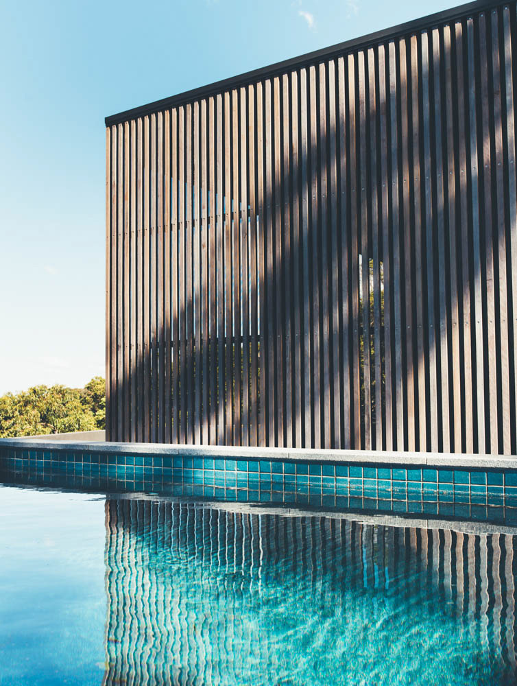 sealand tinbeerwah-09 The long thin plan ensures the building is only one room deep to maximise, ocean views, cross ventilation and natural light.